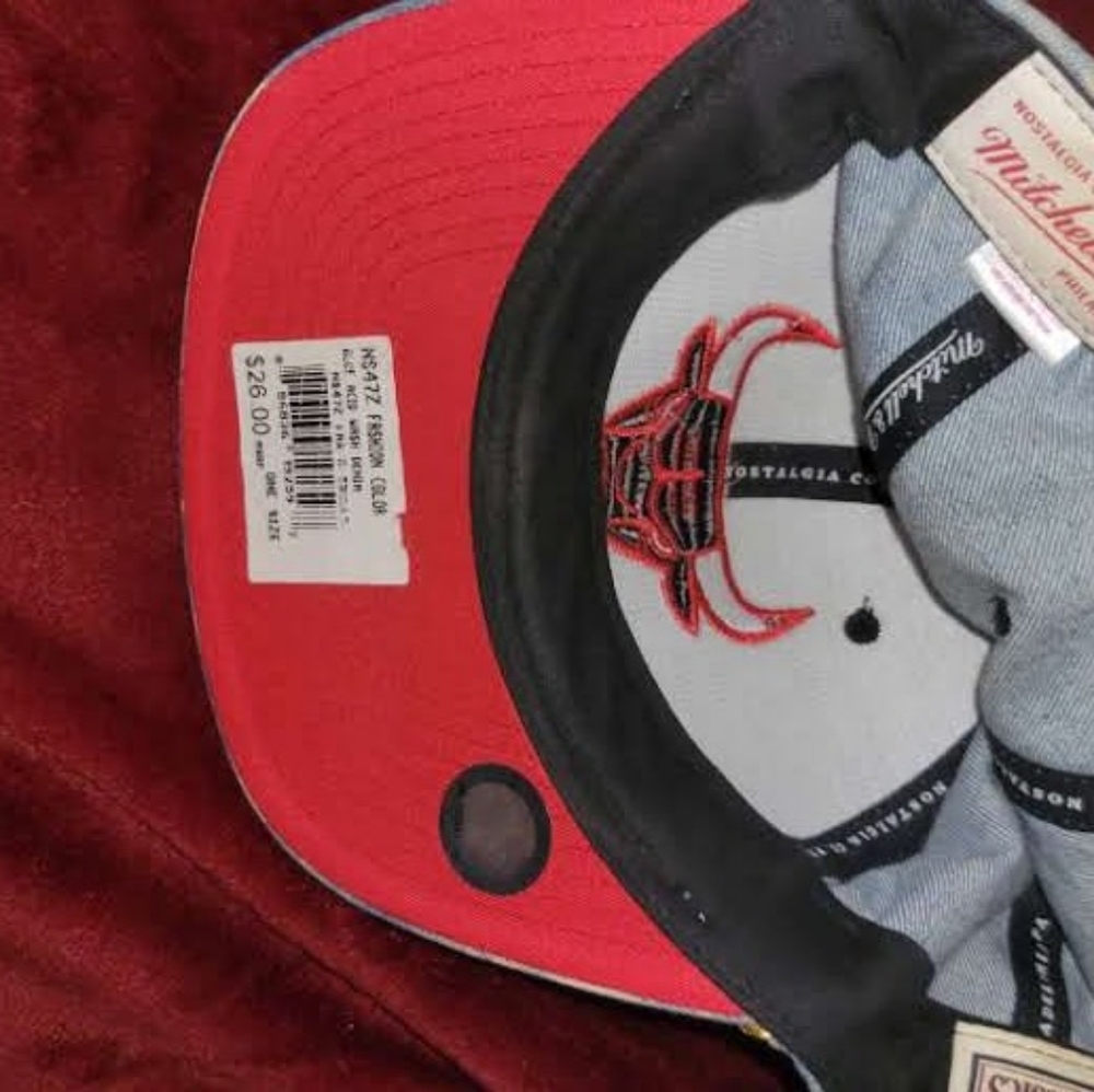 Bulls hat - Picture 2 of 2